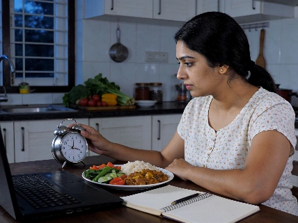 Dinner Timing Faces Scrutiny as Nutrition Science Targets Real Health Risks
